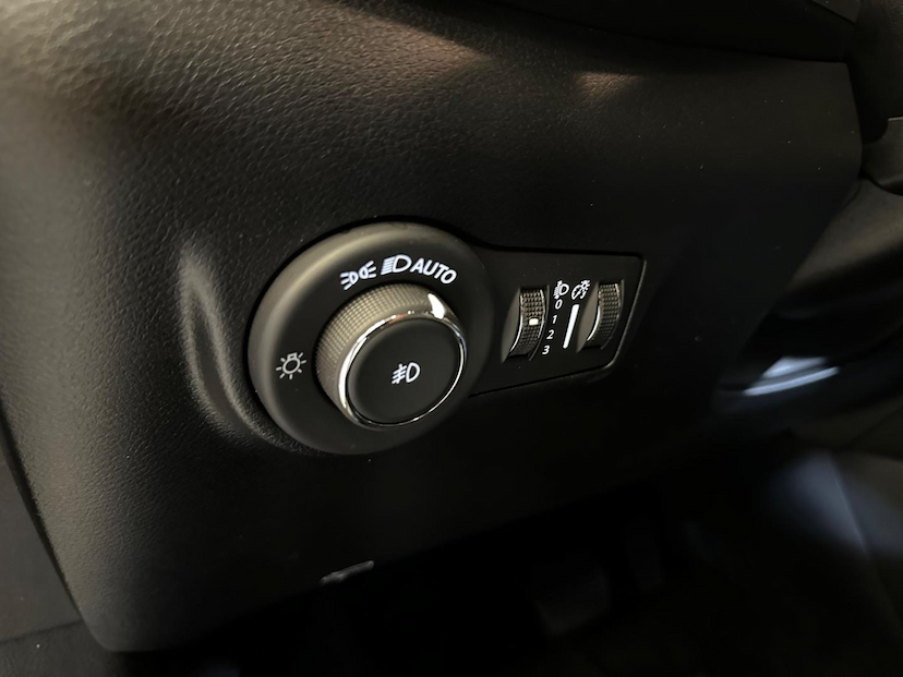 Foto do veículo JEEP COMPASS  LONG. T270 1.3 TB 4X2 FLEX AUT. 2025 19.649 KM 155.900,00