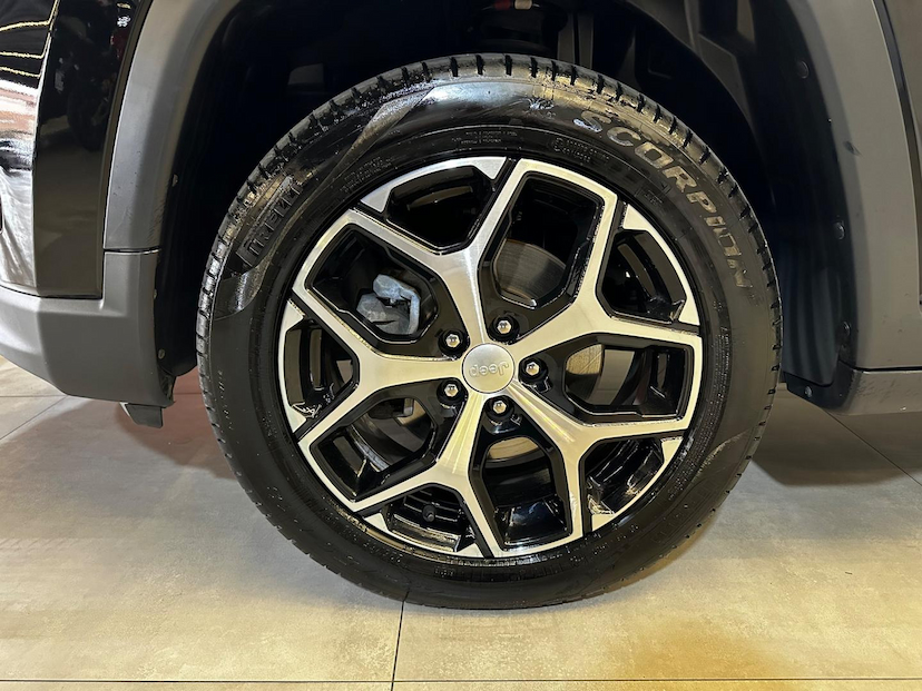 Foto do veículo JEEP COMPASS  LONG. T270 1.3 TB 4X2 FLEX AUT. 2025 19.649 KM 155.900,00