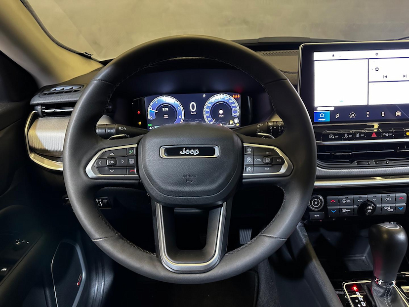 Foto do veículo JEEP COMPASS  LONG. T270 1.3 TB 4X2 FLEX AUT. 2025 19.649 KM 155.900,00