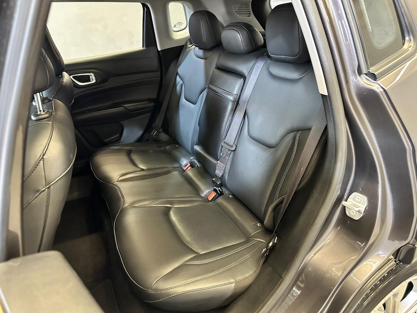 Foto do veículo JEEP COMPASS  LONG. T270 1.3 TB 4X2 FLEX AUT. 2022 44.816 KM 130.900,00