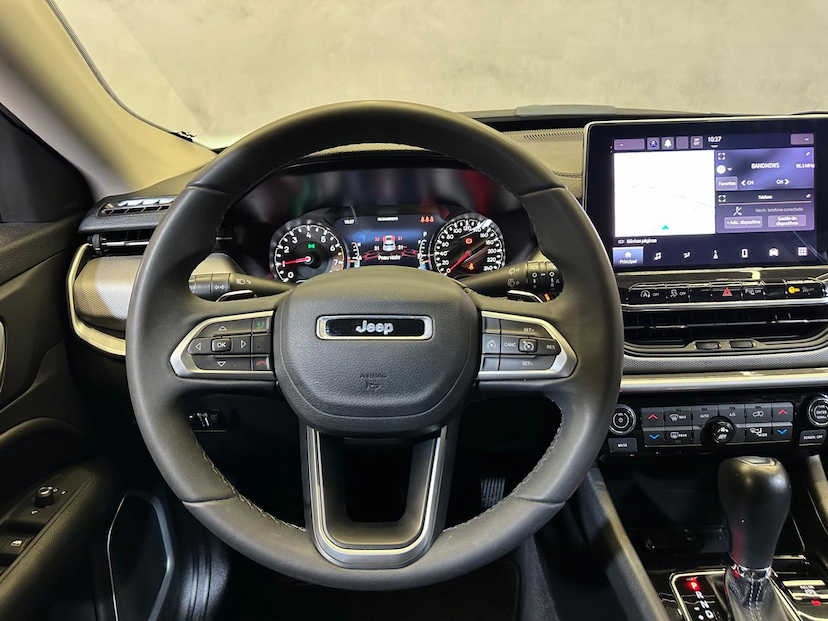 Foto do veículo JEEP COMPASS  LONG. T270 1.3 TB 4X2 FLEX AUT. 2022 44.816 KM 130.900,00
