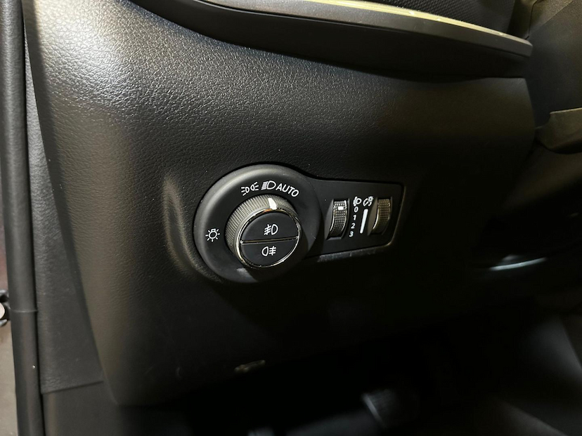 Foto do veículo JEEP COMPASS  LONG. T270 1.3 TB 4X2 FLEX AUT. 2022 51.872 KM 126.900,00