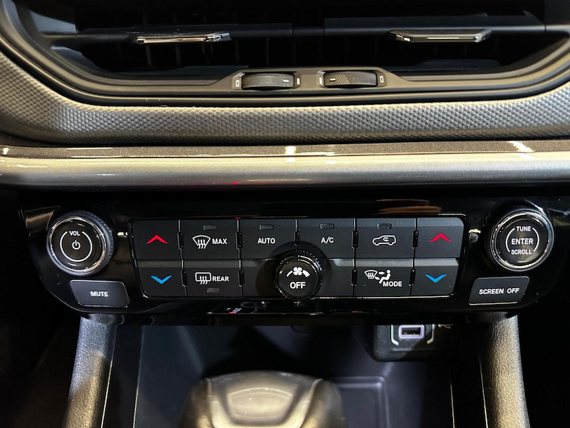 Foto do veículo JEEP COMPASS  LONG. T270 1.3 TB 4X2 FLEX AUT. 2022 51.872 KM 126.900,00