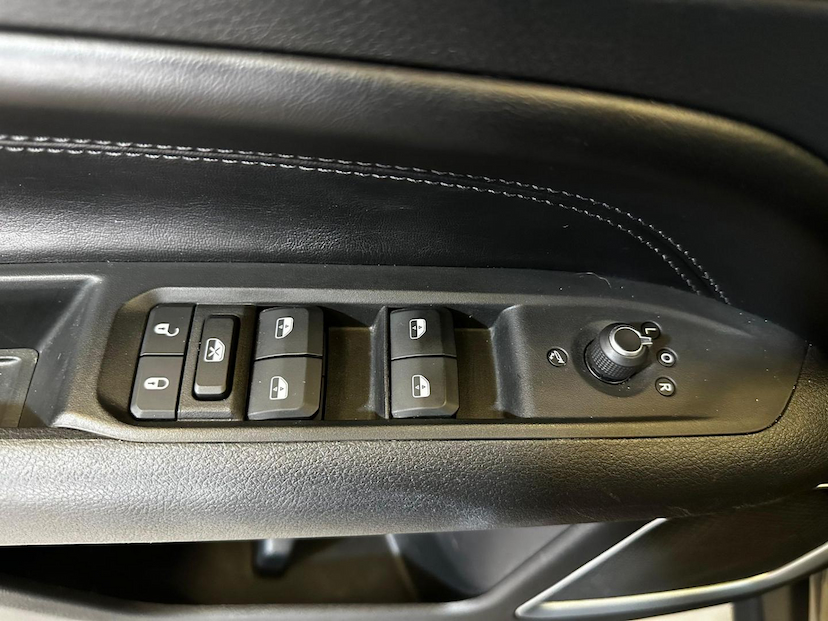 Foto do veículo JEEP COMPASS  LONG. T270 1.3 TB 4X2 FLEX AUT. 2022 51.872 KM 126.900,00