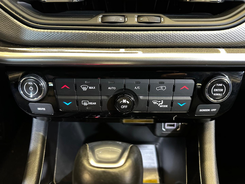 Foto do veículo JEEP COMPASS  LONG. T270 1.3 TB 4X2 FLEX AUT. 2022 19.746 KM 128.900,00