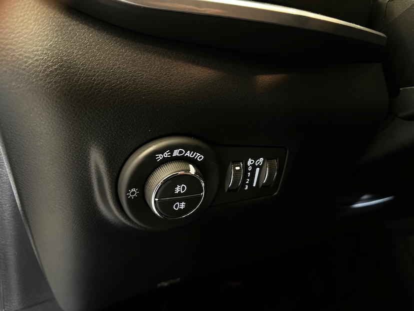 Foto do veículo JEEP COMPASS  LONG. T270 1.3 TB 4X2 FLEX AUT. 2022 19.746 KM 128.900,00