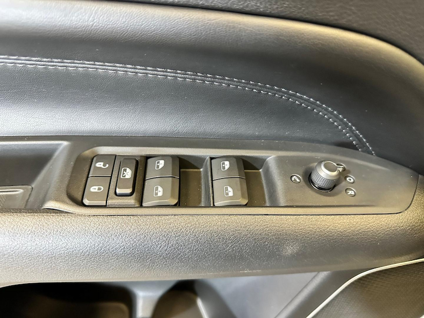 Foto do veículo JEEP COMPASS  LONG. T270 1.3 TB 4X2 FLEX AUT. 2022 19.746 KM 128.900,00