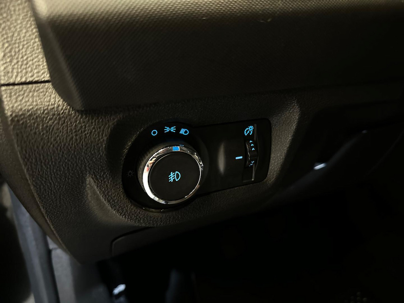 Foto do veículo CHEVROLET ONIX  1.4MT LTZ 2017 68.100 KM 62.900,00
