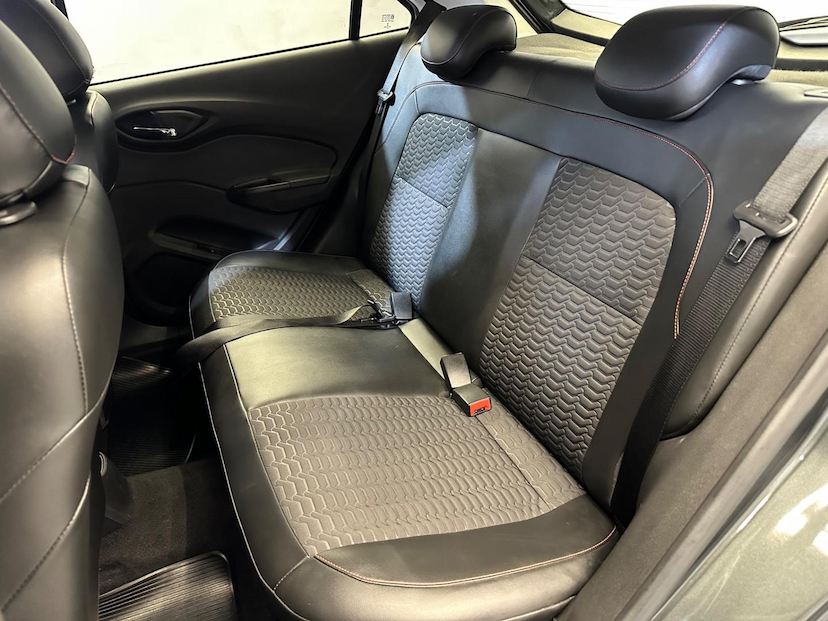 Foto do veículo CHEVROLET ONIX  1.4MT LTZ 2017 68.100 KM 62.900,00