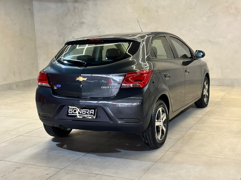 Foto do veículo CHEVROLET ONIX  1.4MT LTZ 2017 68.100 KM 62.900,00