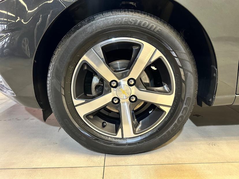 Foto do veículo CHEVROLET ONIX  1.4MT LTZ 2017 68.100 KM 62.900,00