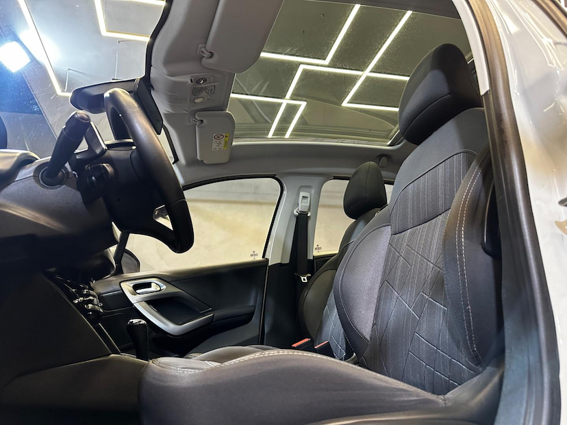 Foto do veículo PEUGEOT 208  GRIFFE 1.6 AUT 2016 64.150 KM 56.900,00