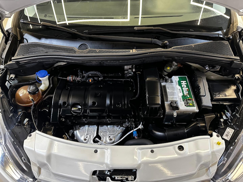 Foto do veículo PEUGEOT 208  GRIFFE 1.6 AUT 2016 64.150 KM 56.900,00