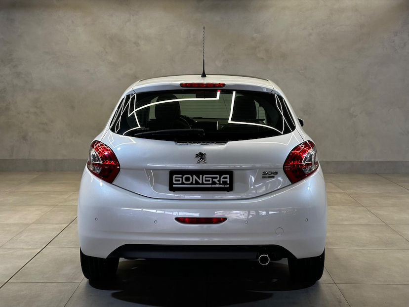 Foto do veículo PEUGEOT 208  GRIFFE 1.6 AUT 2016 64.150 KM 56.900,00