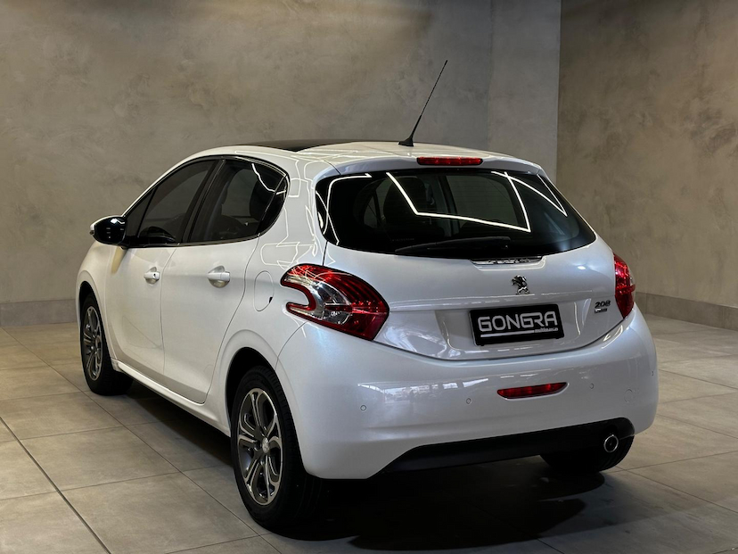 Foto do veículo PEUGEOT 208  GRIFFE 1.6 AUT 2016 64.150 KM 56.900,00