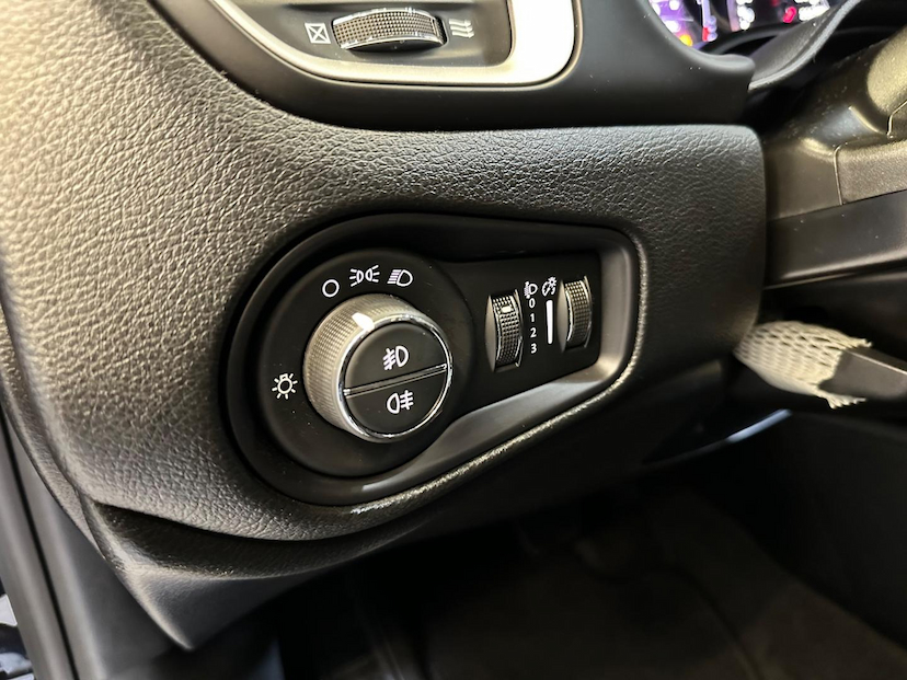 Foto do veículo JEEP RENEGADE  1.8 16V FLEX 4P 2019 77.182 KM 74.900,00