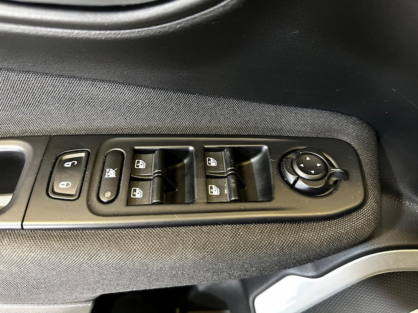 Foto do veículo JEEP RENEGADE  1.8 16V FLEX 4P 2019 77.182 KM 74.900,00
