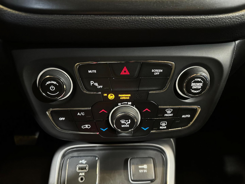 Foto do veículo JEEP COMPASS  LONGITUDE 2.0 4X2 FLEX 16V AUT 2019 77.000 KM 99.900,00