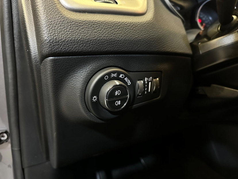 Foto do veículo JEEP COMPASS  LONGITUDE 2.0 4X2 FLEX 16V AUT 2019 77.000 KM 99.900,00