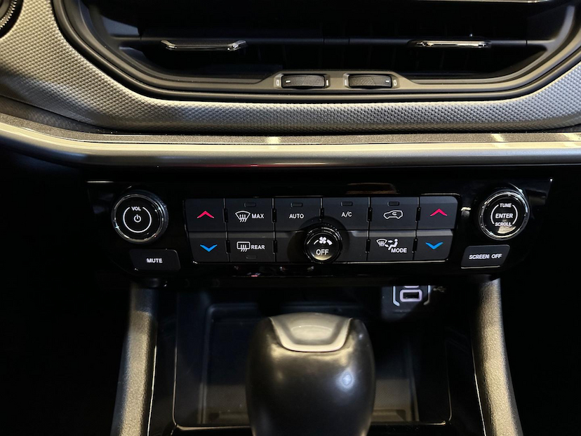 Foto do veículo JEEP COMPASS  LONG. T270 1.3 TB 4X2 FLEX AUT. 2023 20.201 KM 139.900,00