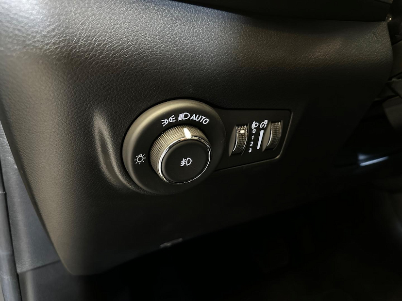Foto do veículo JEEP COMPASS  LONG. T270 1.3 TB 4X2 FLEX AUT. 2023 20.201 KM 139.900,00