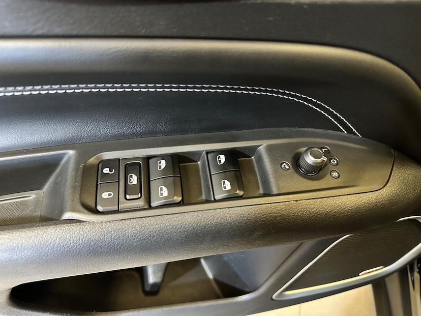 Foto do veículo JEEP COMPASS  LONG. T270 1.3 TB 4X2 FLEX AUT. 2023 20.201 KM 139.900,00