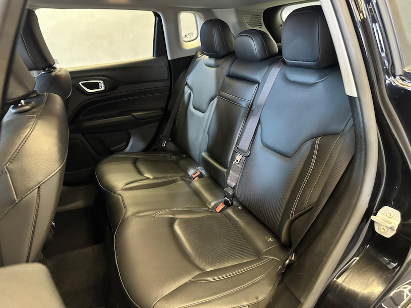 Foto do veículo JEEP COMPASS  LONG. T270 1.3 TB 4X2 FLEX AUT. 2023 20.201 KM 139.900,00
