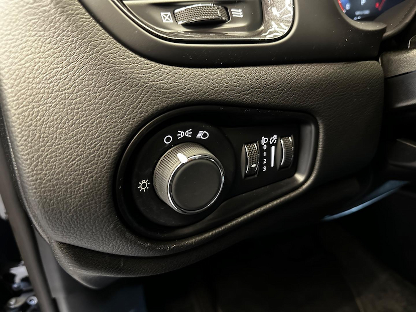 Foto do veículo JEEP RENEGADE  LONGITUDE T270 1.3 TB 4X2 FLEX AUT 2025 3.057 KM 136.900,00