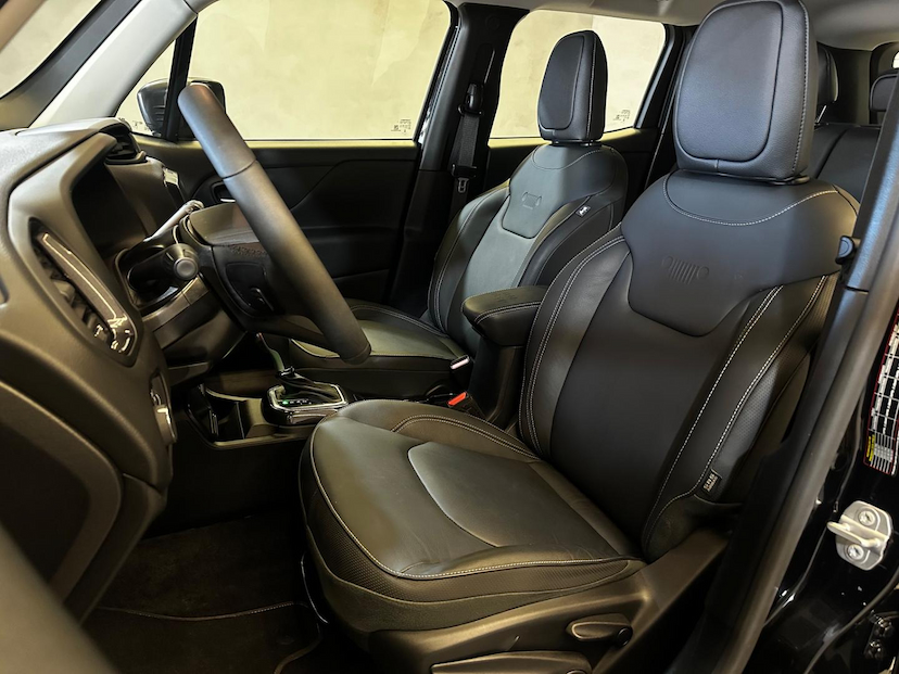 Foto do veículo JEEP RENEGADE  LONGITUDE T270 1.3 TB 4X2 FLEX AUT 2025 3.057 KM 136.900,00