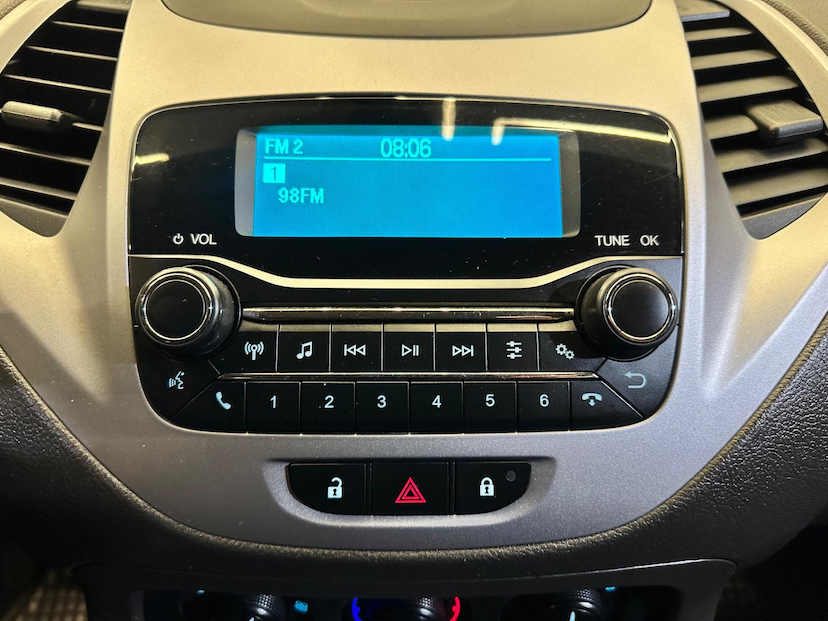 Foto do veículo FORD KA  1.0 SE 12V FLEX 4P MANUAL 2020 94.500 KM 51.900,00