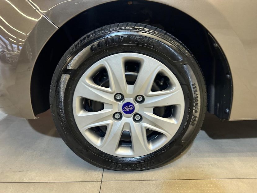 Foto do veículo FORD KA  1.0 SE 12V FLEX 4P MANUAL 2020 94.500 KM 51.900,00