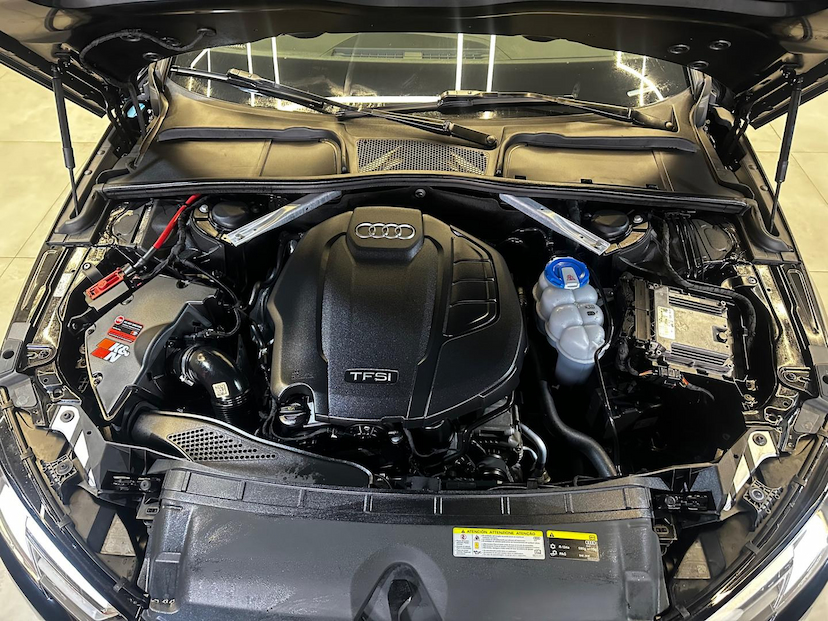 Foto do veículo AUDI A4  AMBIENTE 2.0 TURBO FSI AUT. 2018 75.645 KM 116.900,00