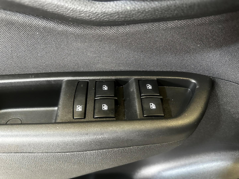 Foto do veículo CHEVROLET ONIX  1. 4MT LTZ 2018 84.500 KM 64.900,00