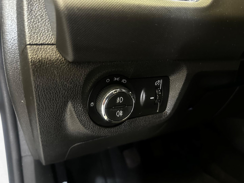 Foto do veículo CHEVROLET ONIX  1. 4MT LTZ 2018 84.500 KM 64.900,00