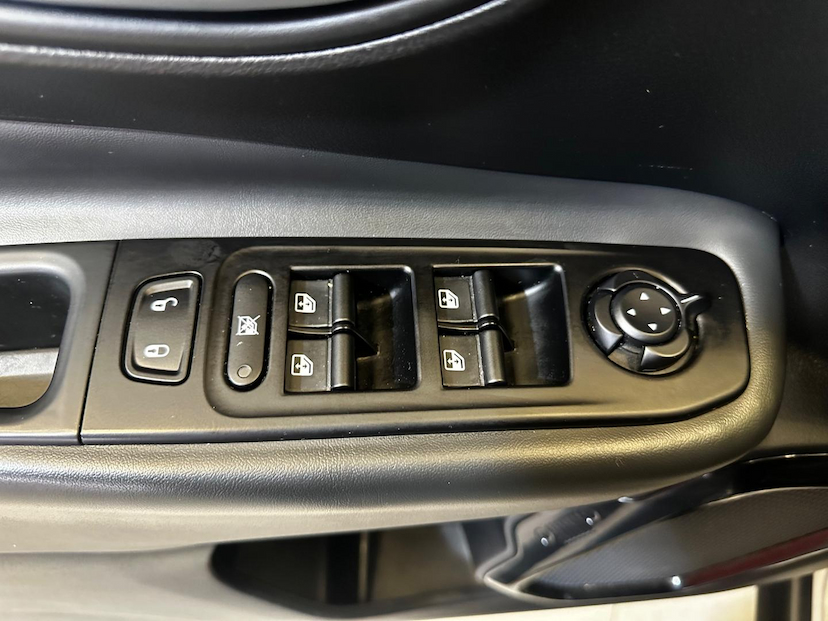 Foto do veículo JEEP RENEGADE  LNGTD AT 2021 104.646 KM 84.900,00