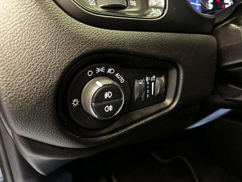 Foto do veículo JEEP RENEGADE  LNGTD AT 2021 104.646 KM 84.900,00