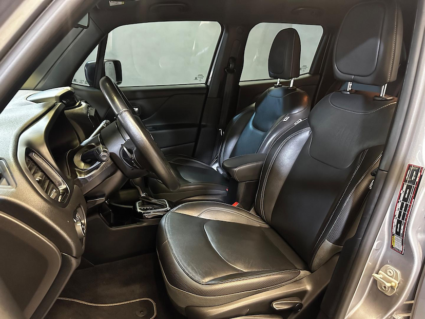 Foto do veículo JEEP RENEGADE  LNGTD AT 2021 104.646 KM 84.900,00