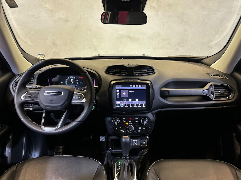Foto do veículo JEEP RENEGADE  LONGITUDE T270 1.3 TB 4X2 FLEX AUT 2023 24.079 KM 112.900,00