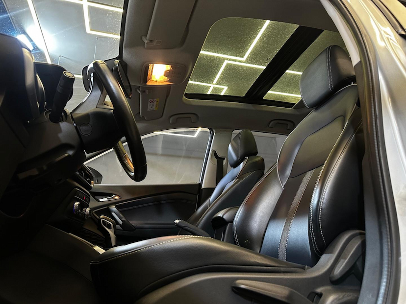 Foto do veículo CHEVROLET TRACKER  PREMIER 1.2 TURBO 12V FLEX AUT 2021 88.200 KM 103.900,00