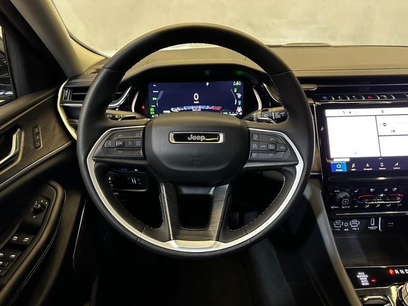 Foto do veículo JEEP CHEROKEE GRAND  4XE 2.0 T. AUT. (HIBRIDO) 2023 9.837 KM 419.900,00