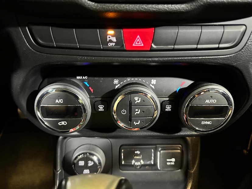 Foto do veículo JEEP RENEGADE  TRAILHAWK 2.0 4X4 ATD DIESEL AUT 2018 37.302 KM 106.900,00