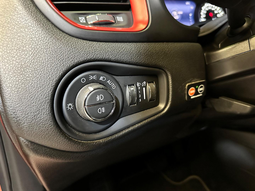 Foto do veículo JEEP RENEGADE  TRAILHAWK 2.0 4X4 ATD DIESEL AUT 2018 37.302 KM 106.900,00
