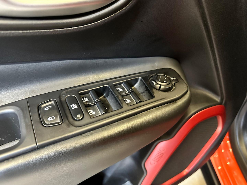 Foto do veículo JEEP RENEGADE  TRAILHAWK 2.0 4X4 ATD DIESEL AUT 2018 37.302 KM 106.900,00