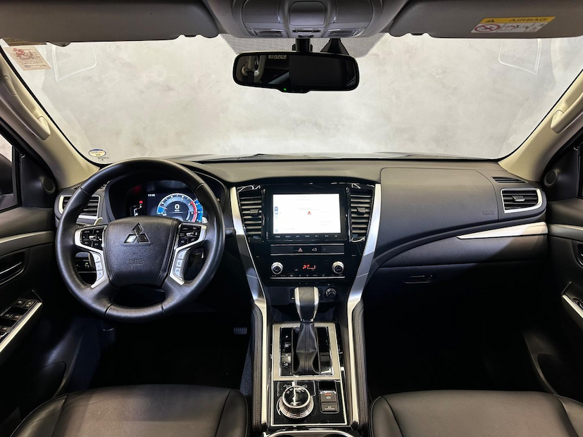 Foto do veículo MITSUBISHI PAJERO SPORT  HPE-S 2.4 4X4 DIESEL AUT. 2024 30.449 KM 329.900,00