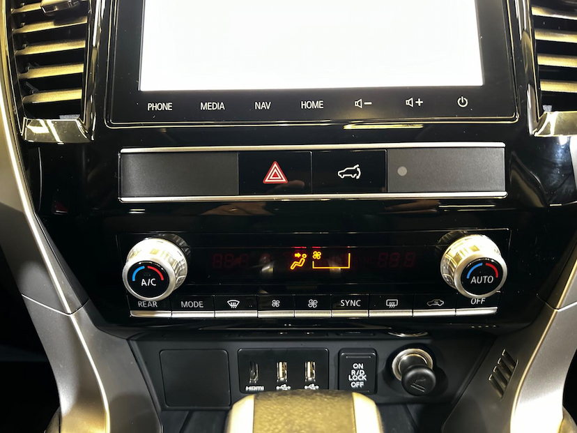 Foto do veículo MITSUBISHI PAJERO SPORT  HPE-S 2.4 4X4 DIESEL AUT. 2024 30.449 KM 329.900,00