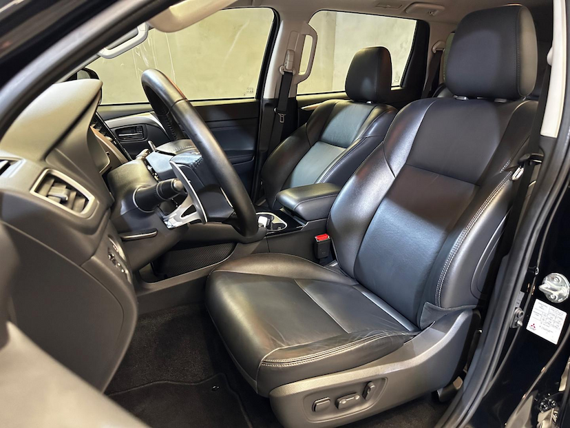 Foto do veículo MITSUBISHI PAJERO SPORT  HPE-S 2.4 4X4 DIESEL AUT. 2024 30.449 KM 329.900,00