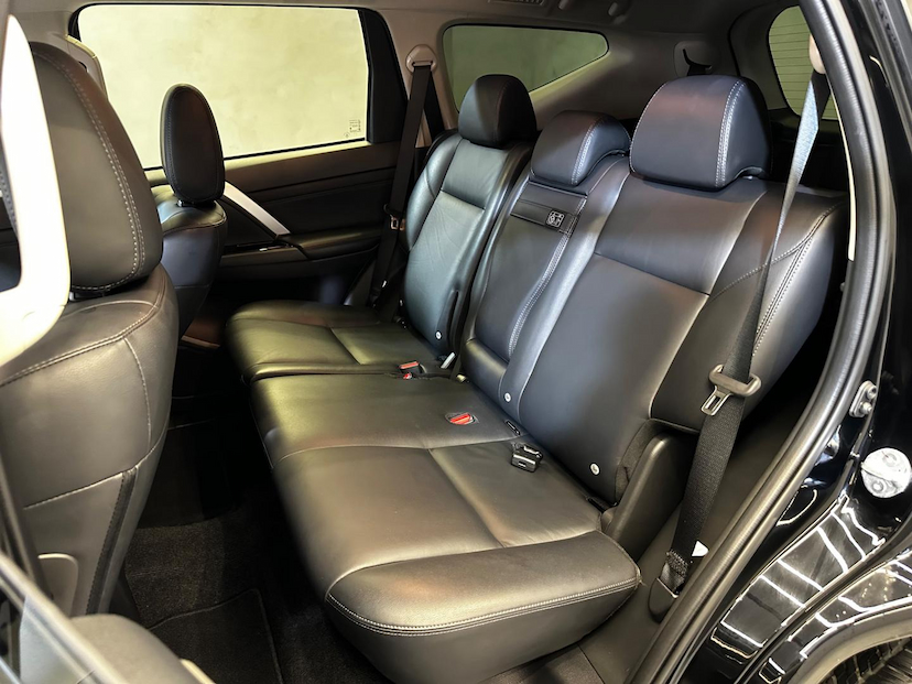Foto do veículo MITSUBISHI PAJERO SPORT  HPE-S 2.4 4X4 DIESEL AUT. 2024 30.449 KM 329.900,00