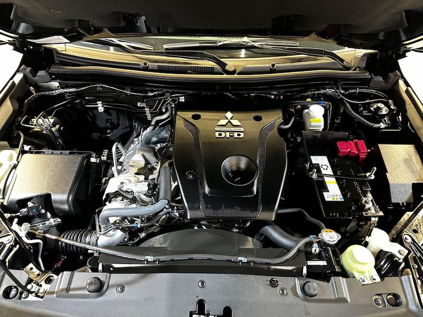 Foto do veículo MITSUBISHI PAJERO SPORT  HPE-S 2.4 4X4 DIESEL AUT. 2024 30.449 KM 329.900,00