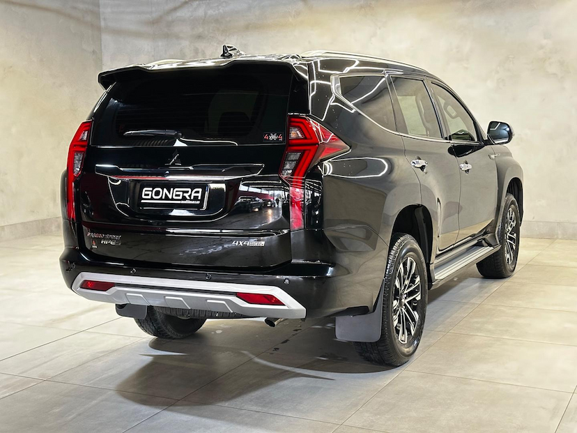 Foto do veículo MITSUBISHI PAJERO SPORT  HPE-S 2.4 4X4 DIESEL AUT. 2024 30.449 KM 329.900,00