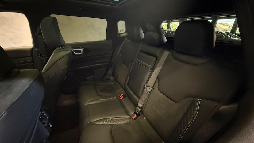 Foto do veículo JEEP COMPASS  BLACKHAWK 2025 17.806 KM 214.900,00